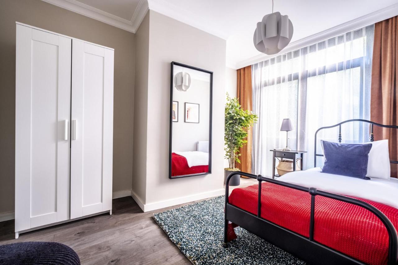 Central Flat With Sleek Interior In Sisli Istanbul Exterior photo